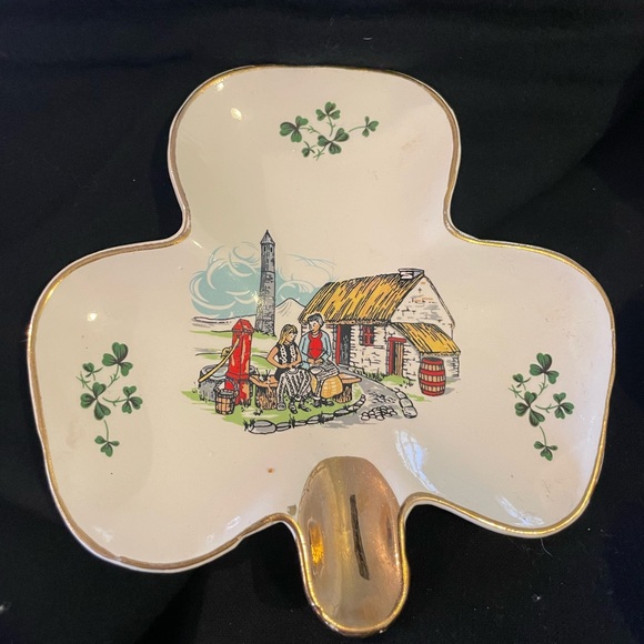 Carrigaline Pottery - 3 Vintage Shamrock Shaped Ashtrays With Gold Leafing; - Picture 5 of 5